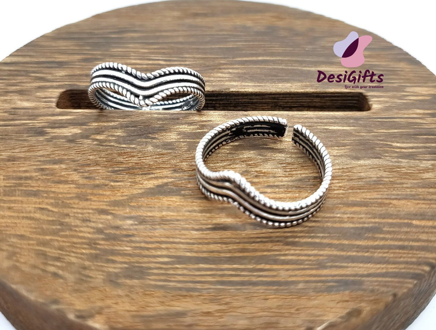 Pair of good looking Oxidized Silver Toe Rings Stylish and Latest